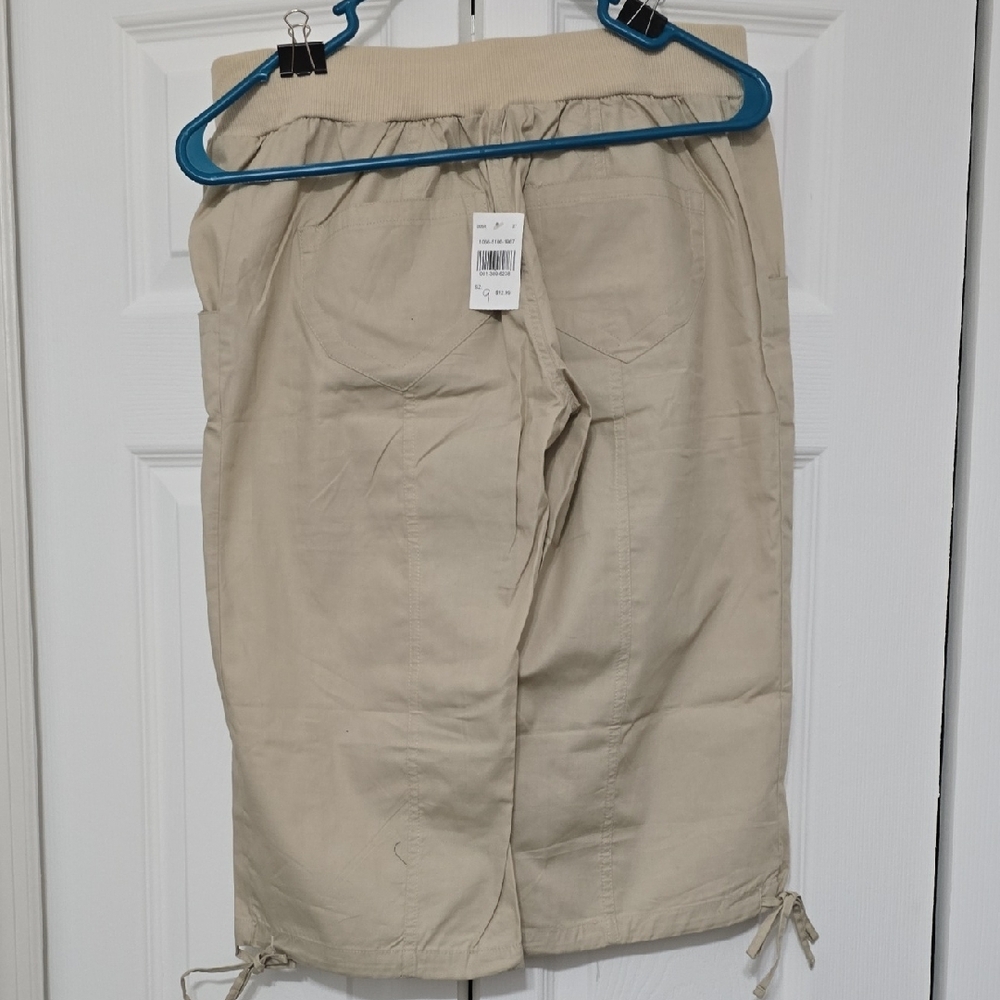 Women's Khaki Capris NWT